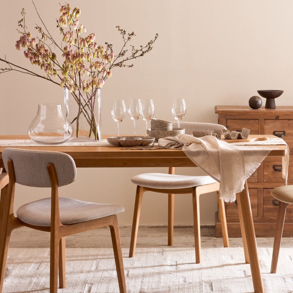 Sagaform Ditte 系列餐具,炻器材質,米灰色調,搭配黑點飛濺圖案,呈現北歐時尚設計