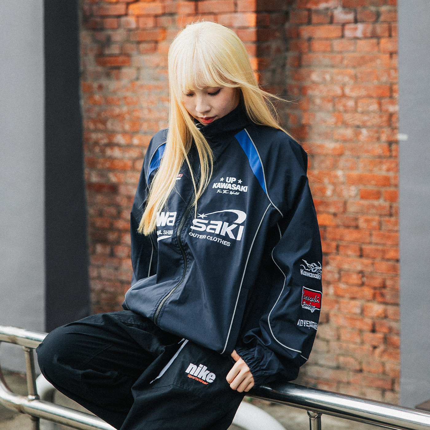 代購-Kawasaki 川崎 美式復古 賽車風 撞色拼接 刺繡字母Logo立領拉鍊夾克外套 男女同款【KS-DXSS1023-YH323X】