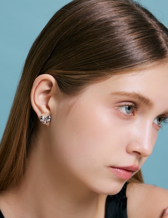 【鈦鋼】柔美蝴蝶結。針式耳環(銀)