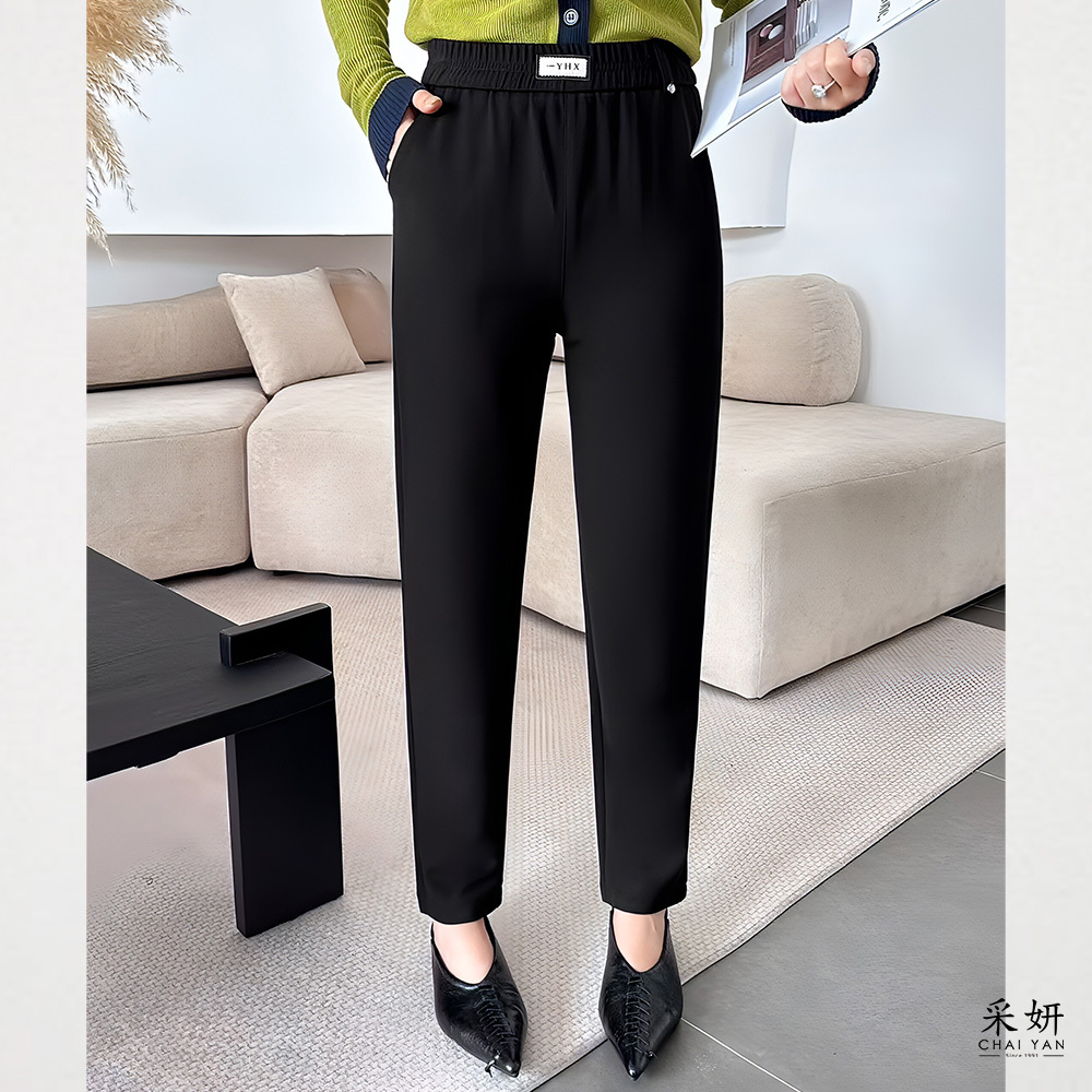 字母布標綴飾鬆緊腰窄管長褲