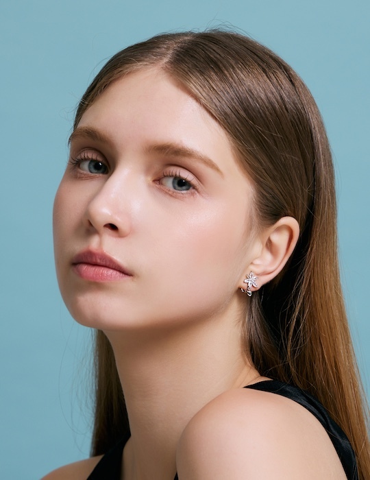 閃爍戀花。夾式耳環