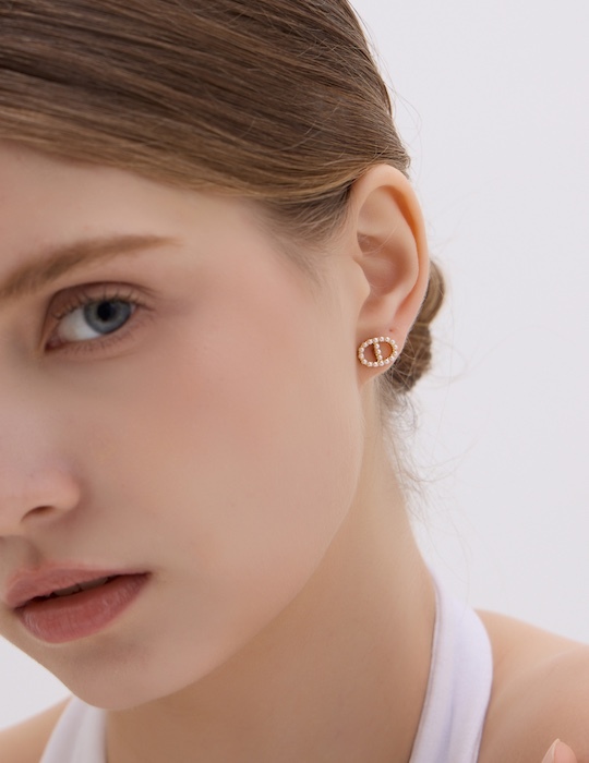 迷你珍珠豬鼻。針式耳環