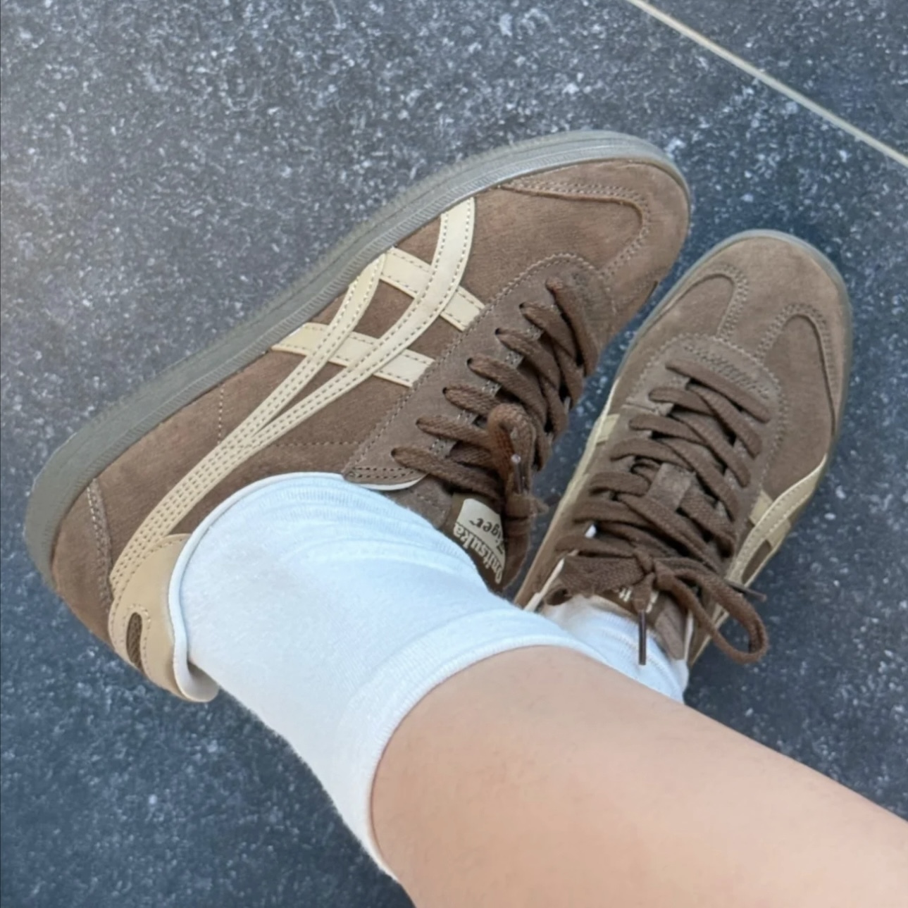 ONITSUKA TIGER TOKUTEN 咖啡牛奶 麂皮 復古 德訓鞋 鬼塚虎 男女 1183C562-200