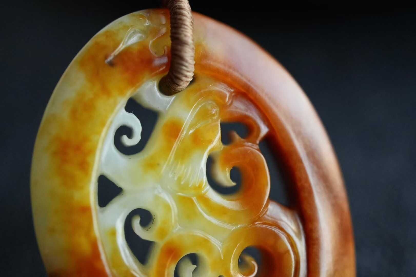 96449 和田玉金皮“有鳳來儀”籽料掛件