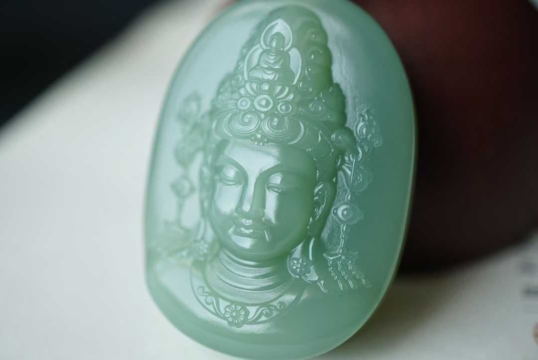 96450 和田玉稀有瓷藍底粉青“度母觀音”掛件