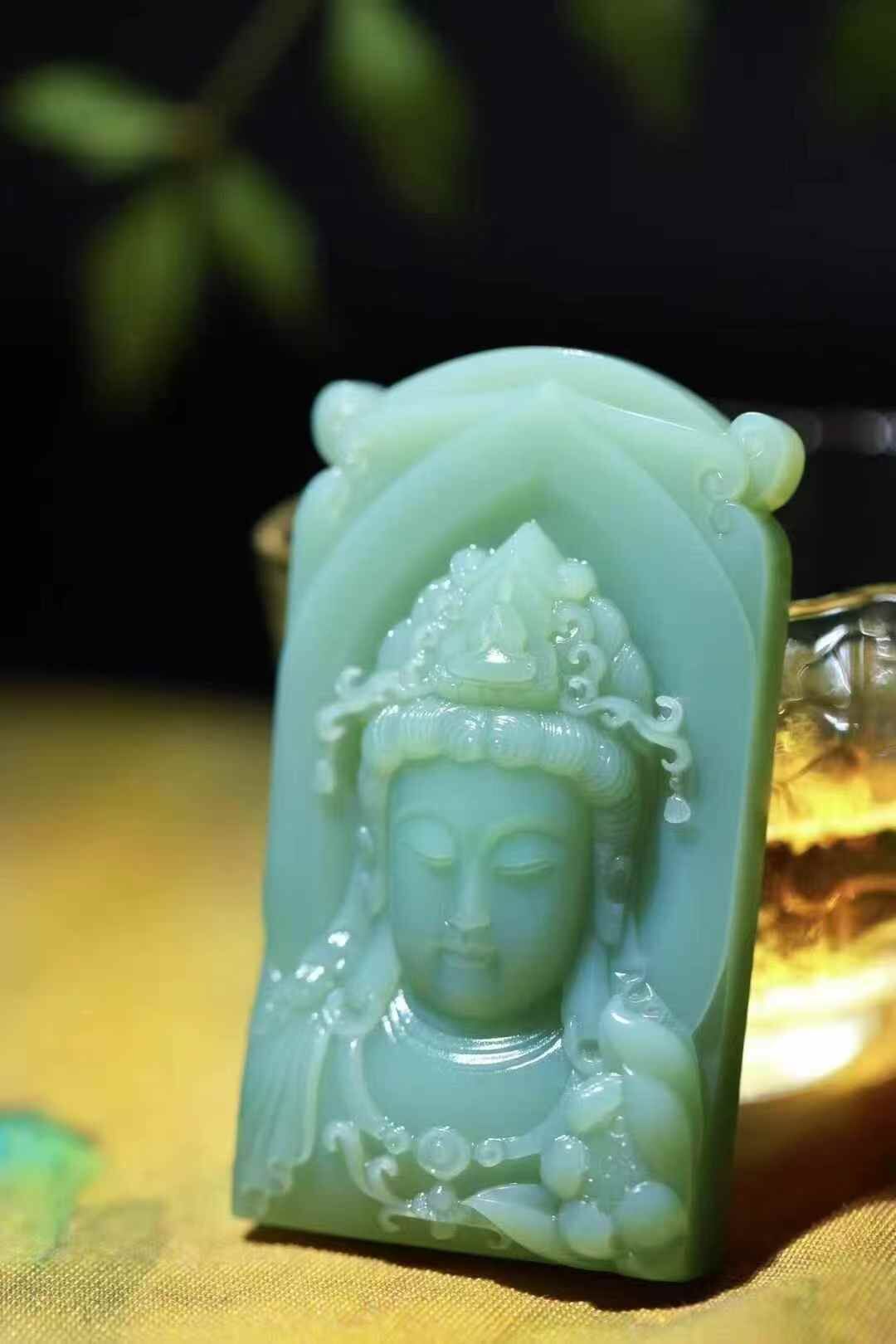 96740 和田玉粉青觀音牌