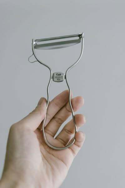 貝印 KAI 18-8不鏽鋼T型斜口削皮器