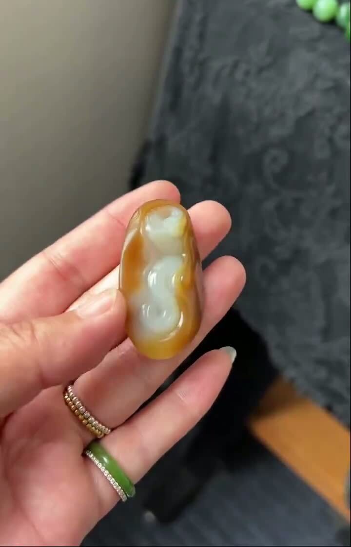 96737 和田玉新疆金山糖掛件