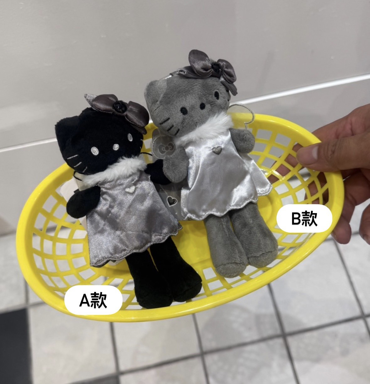 韓國連線 - HELLO KITTY 黑灰限定款「A07」共2款