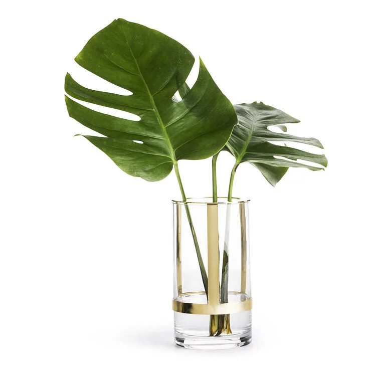 Sagaform-Hold 花器-金,搭配插上綠色植物,創造室內空間的綠意