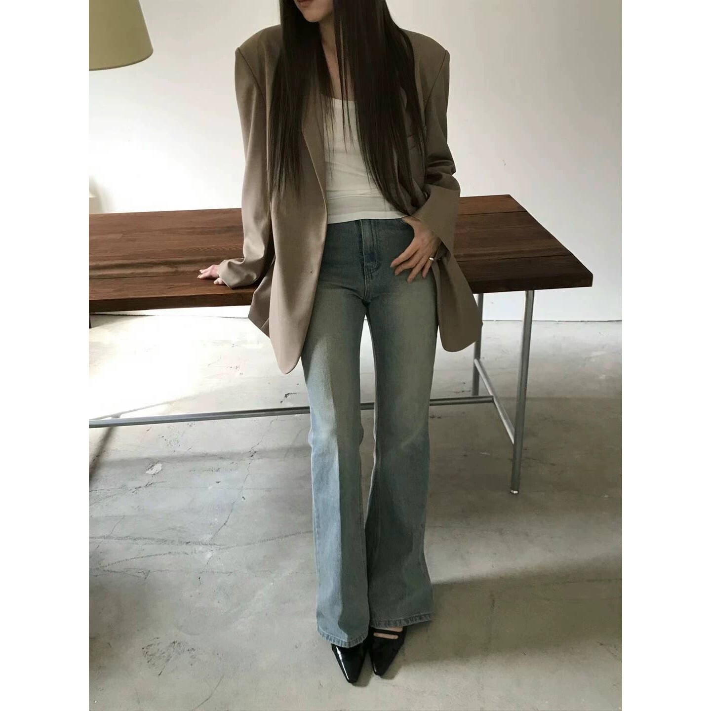 9W22 復古感水洗白微喇叭牛仔褲 一色