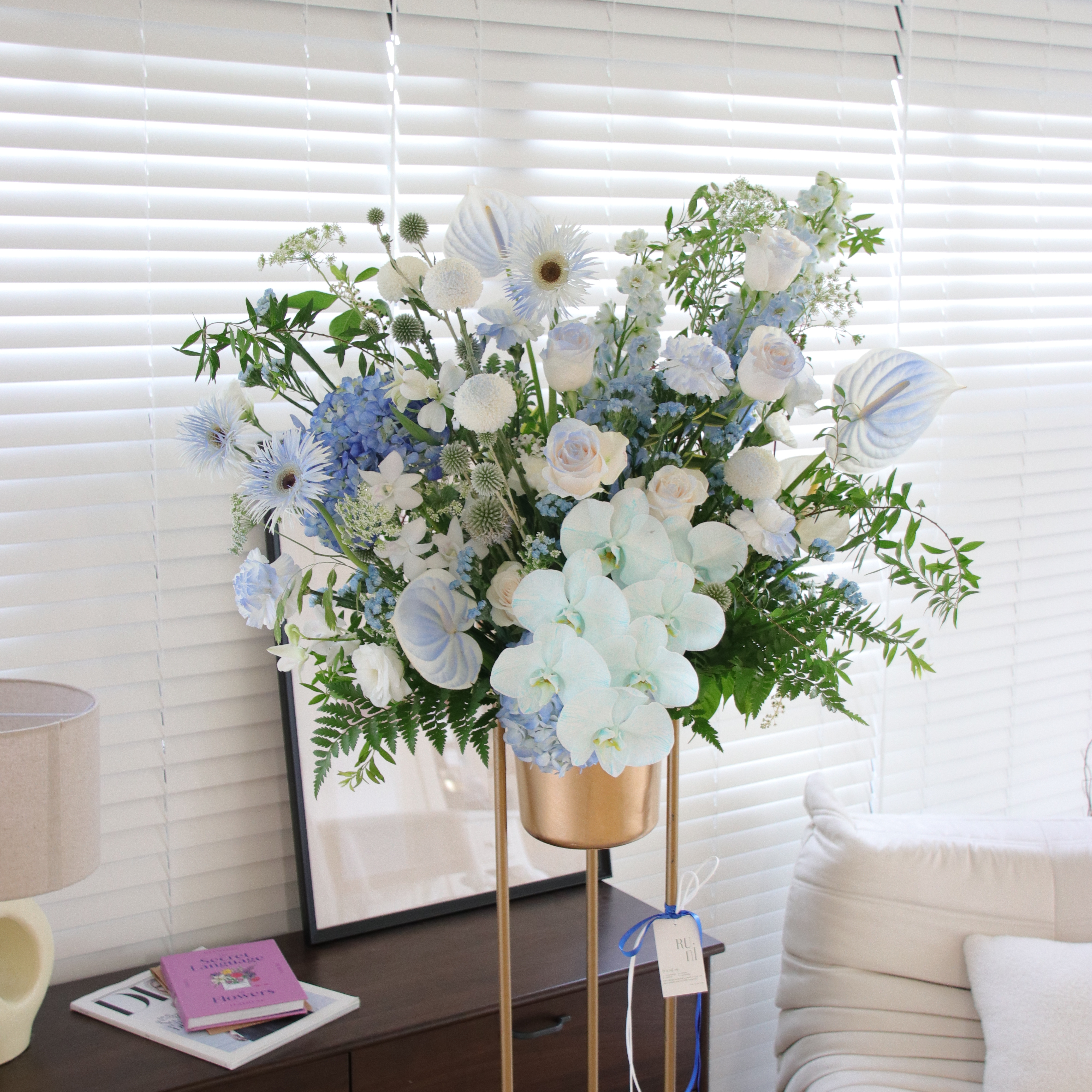 晴空漫舞 - 清新夢幻藍色系氣派鮮花高架花籃