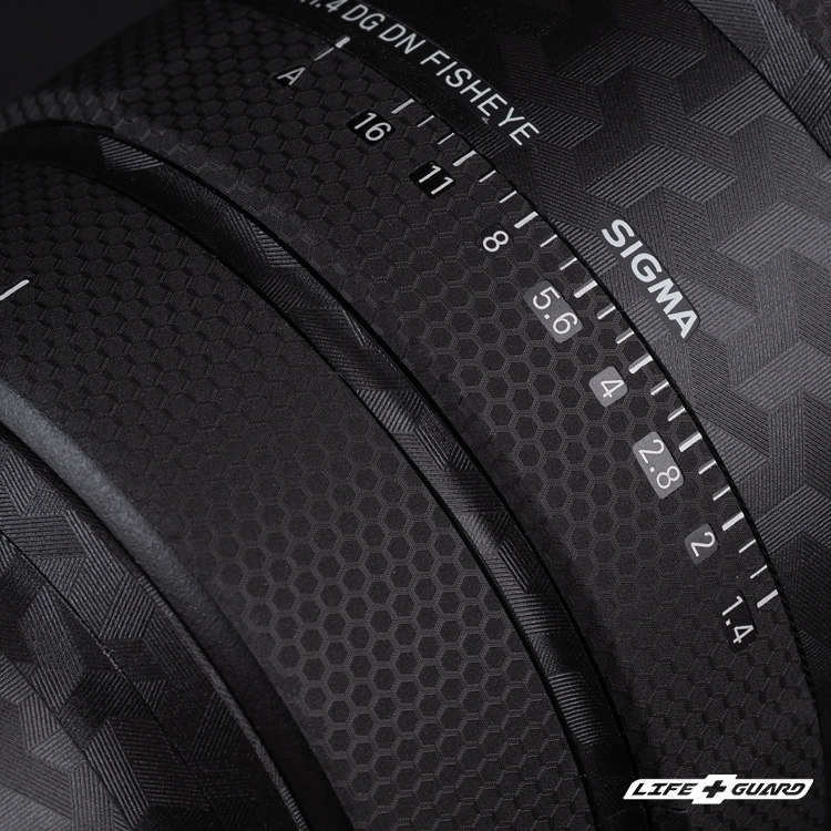 箭影黑貼膜質感，LIFE+GUARD 設計風格