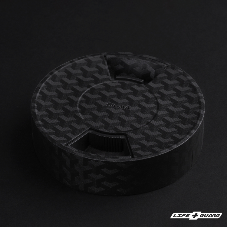 箭影黑貼膜質感，LIFE+GUARD 設計風格