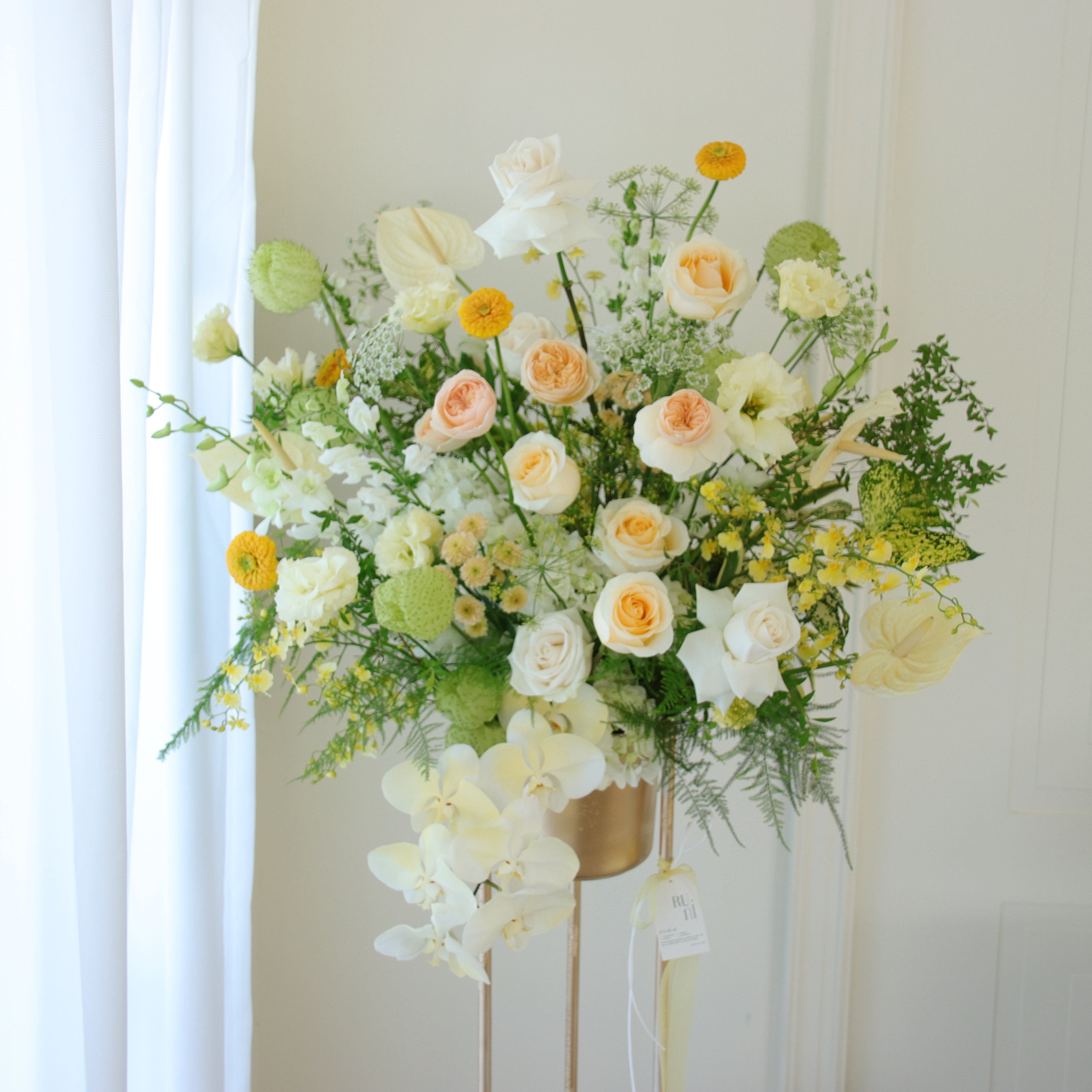 晨露花語- 白綠點綴黃橘色系鮮花高架花籃