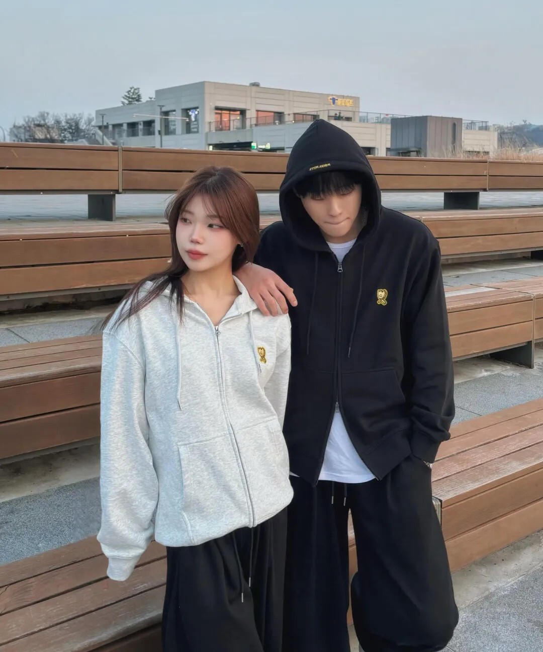 【OWN】Wacky Willy 連帽外套 基本 胸前 小LOGO 棉質 寬鬆 外套 秋天 不分男女 黑色 奶油 白灰 粉色