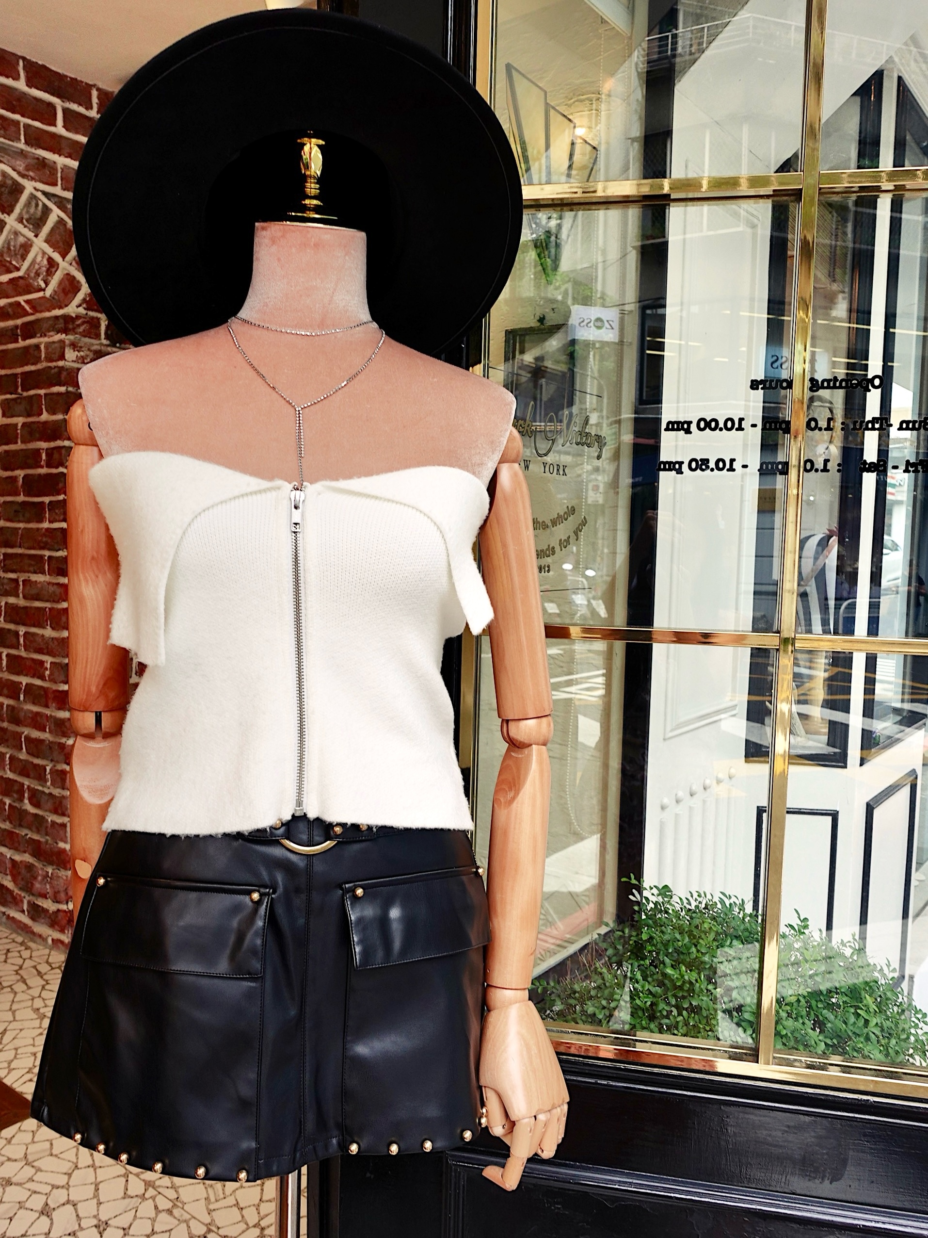 Cozy White 白色拉鍊翻領針織 Mini Skirt 短裙