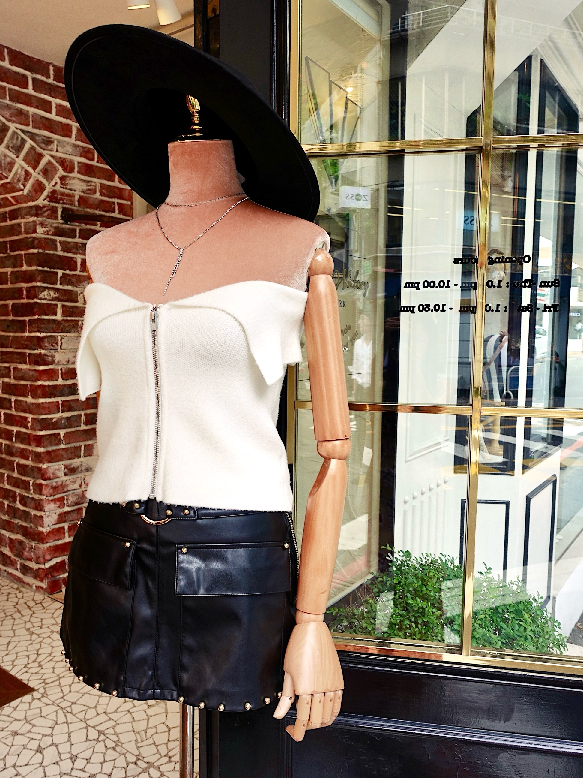 Cozy White 白色拉鍊翻領針織 Mini Skirt 短裙