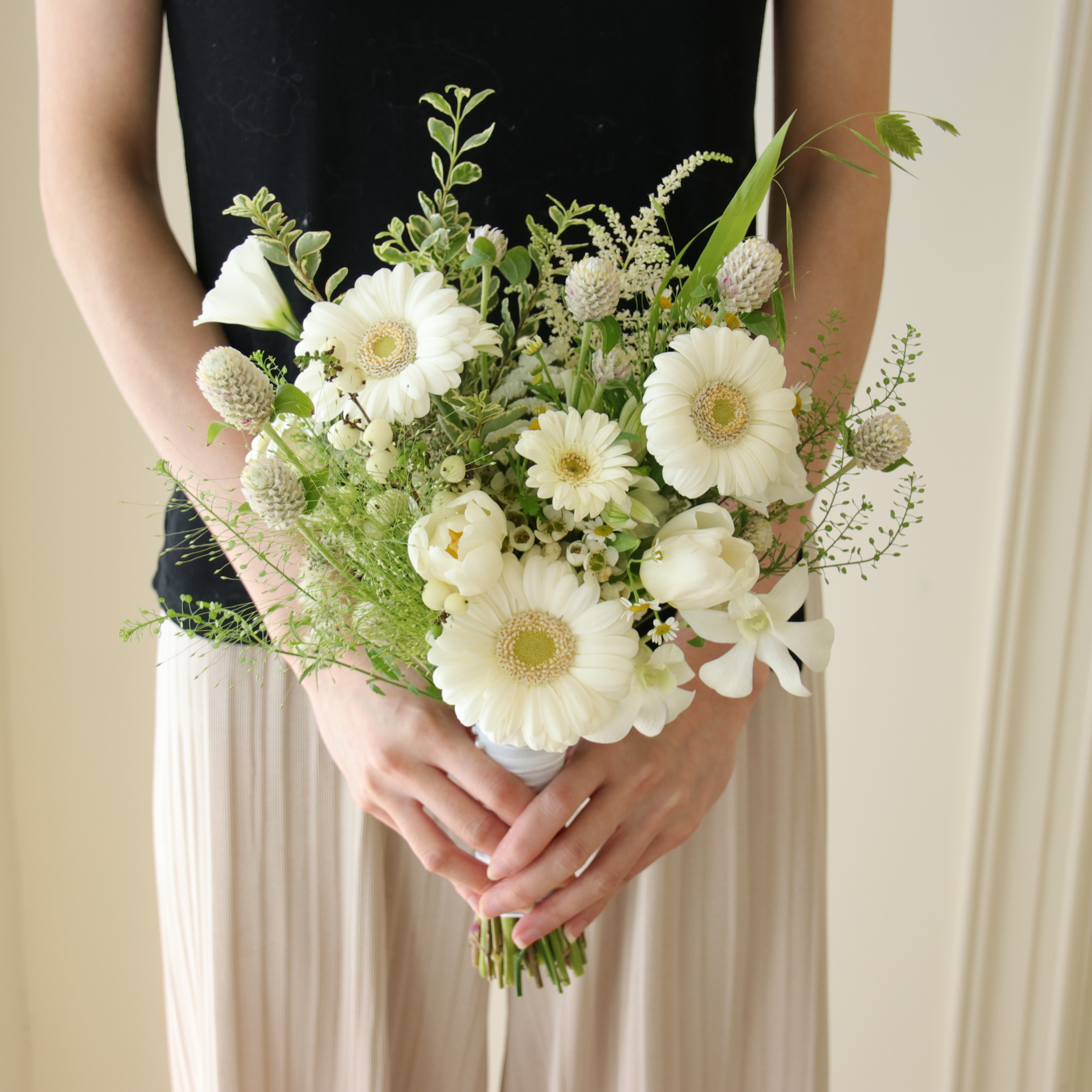 戀愛序曲 -進口純白太陽綜合鮮花捧花 (SIZE L)