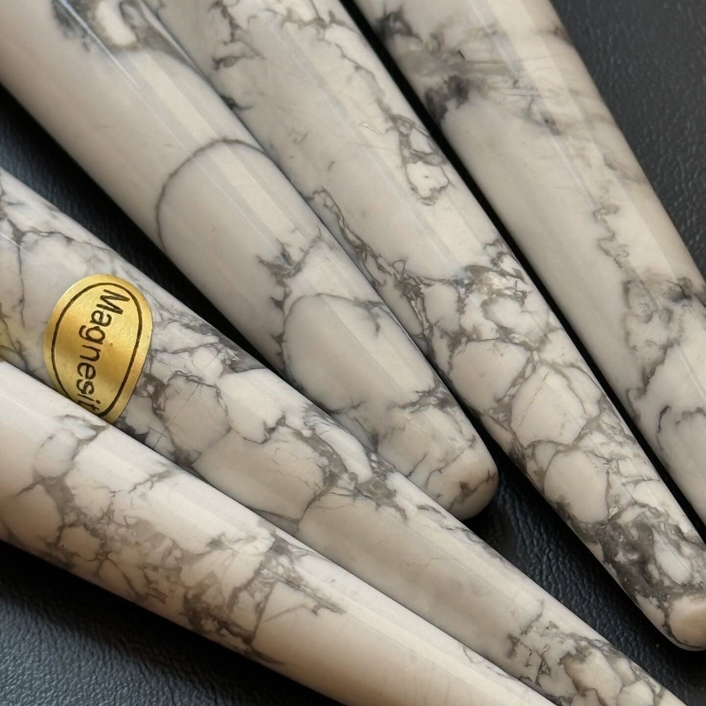 [原石] 白松石 穴道按摩棒 水晶美容儀 水晶按摩棒