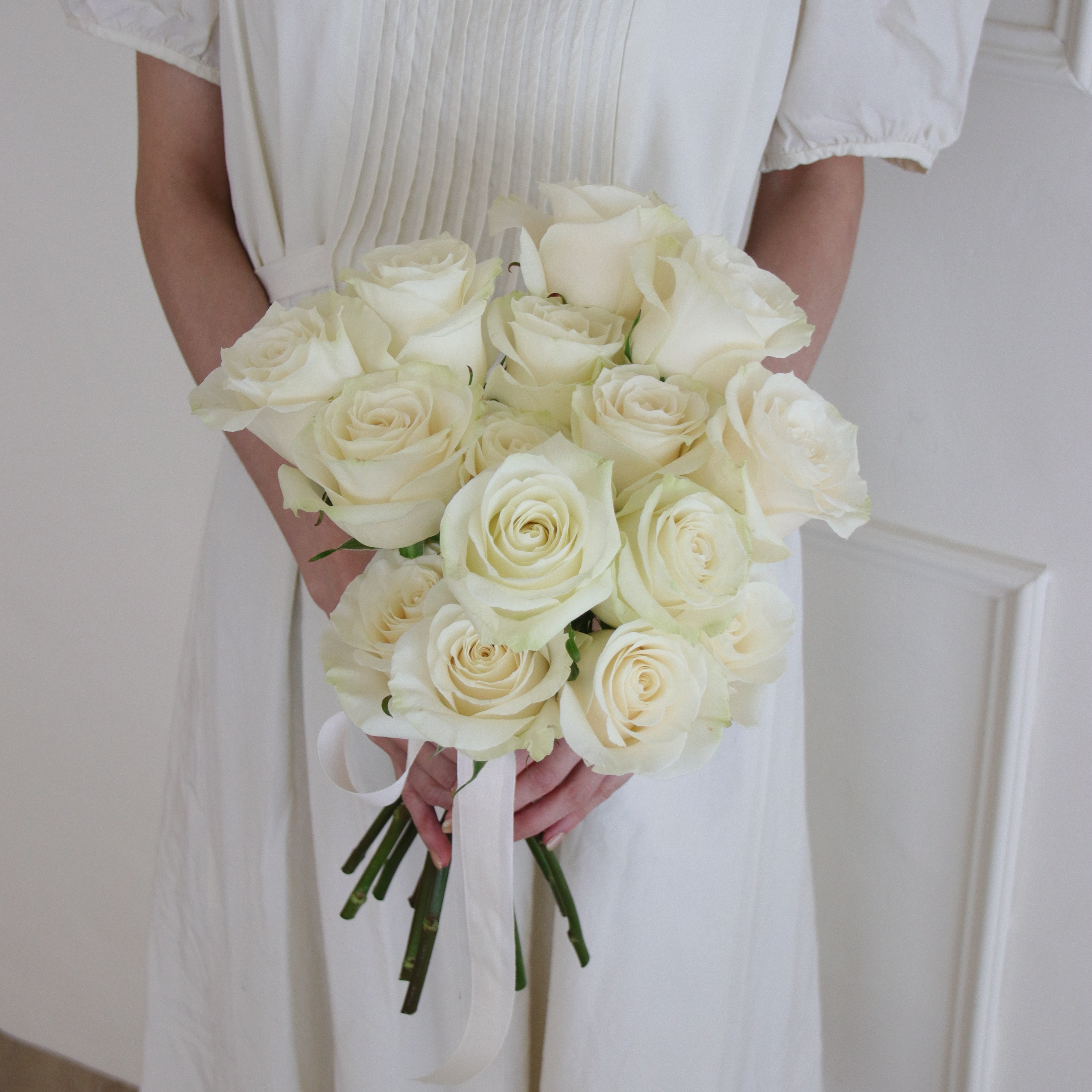 玫好誓言 -進口白玫瑰鮮花捧花