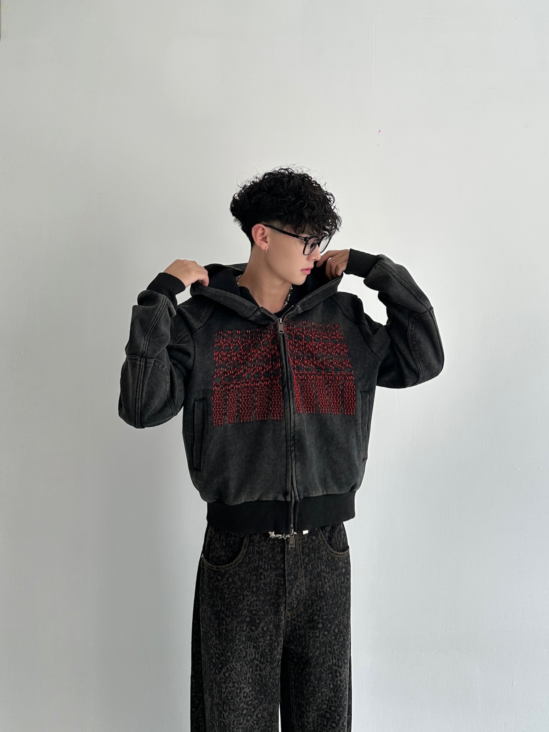 先鋒 刺繡 短版 連帽外套