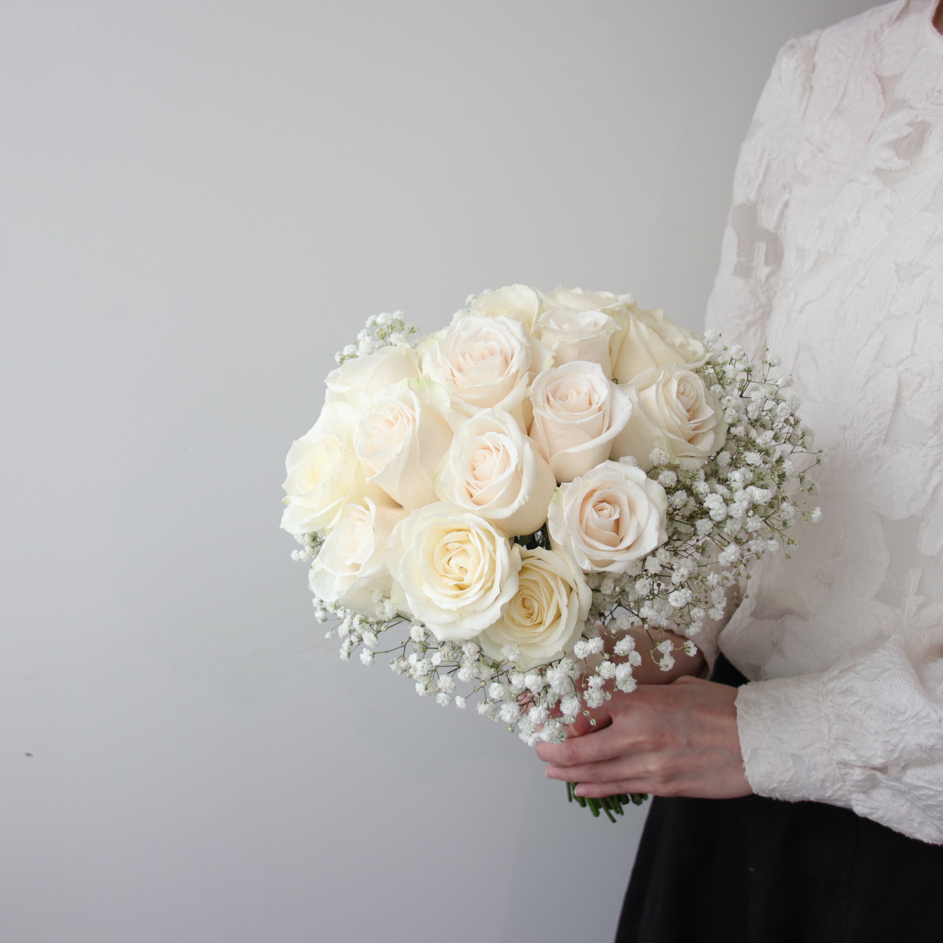 繁星之戀 -進口白玫瑰滿天星鮮花捧花