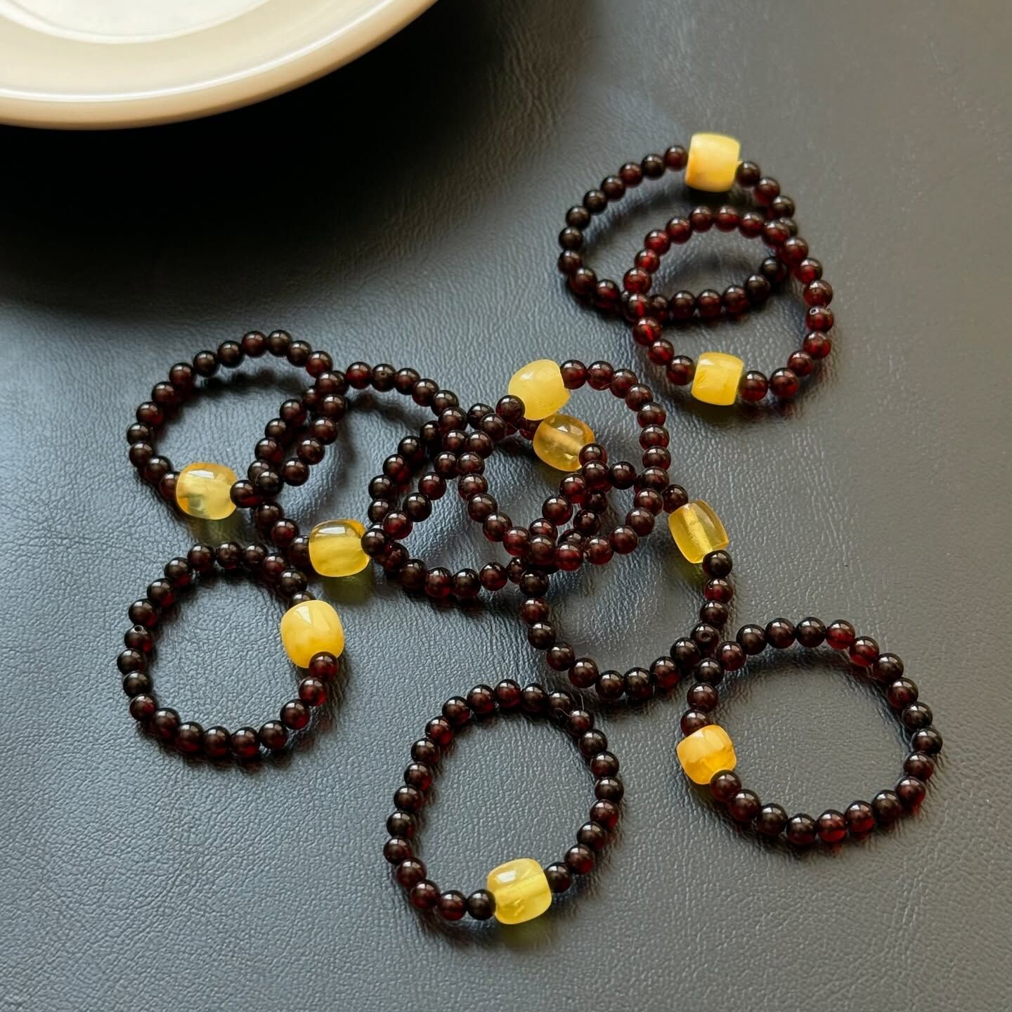 [原石] 琥珀蜜蠟+血珀 彈性繩戒指