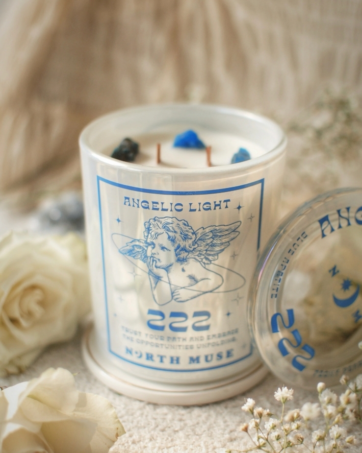 Peony Pearl Candle with Blue Apatite, 430g