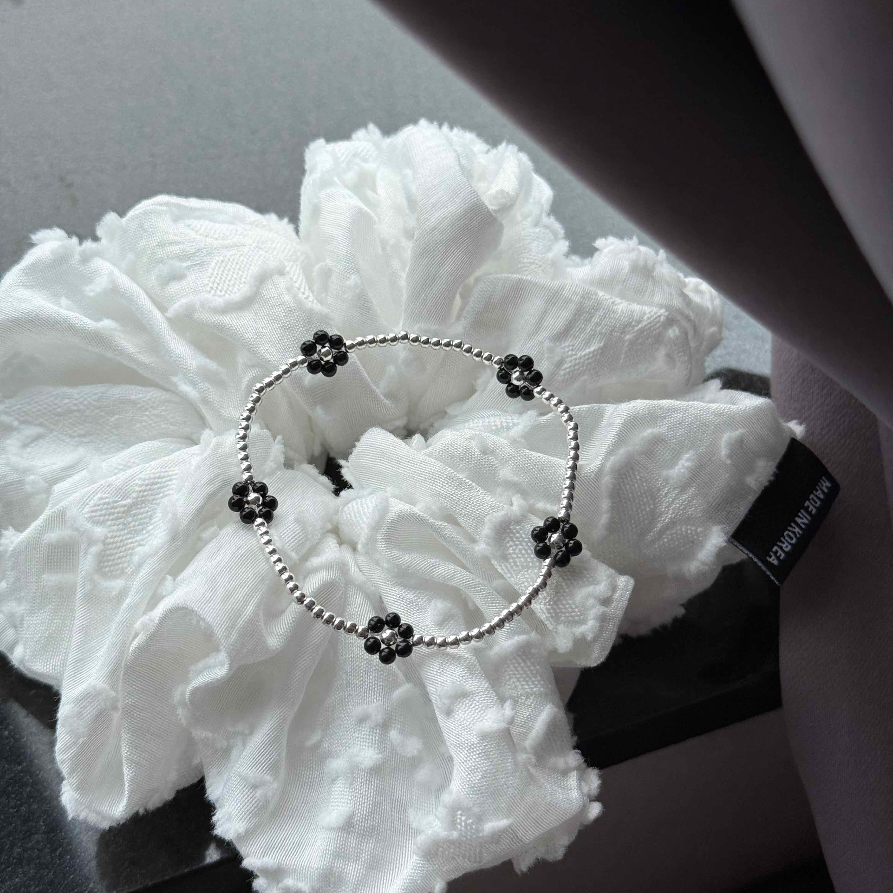 🇰🇷925 silver 黑色小花珠珠彈性繩手環