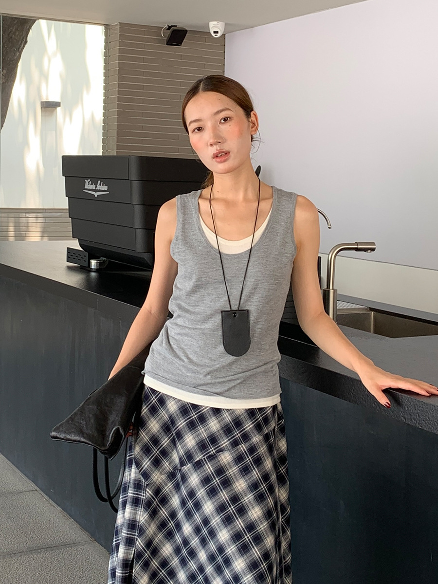 9W10 慵懶撞色層次感假兩件背心 五色