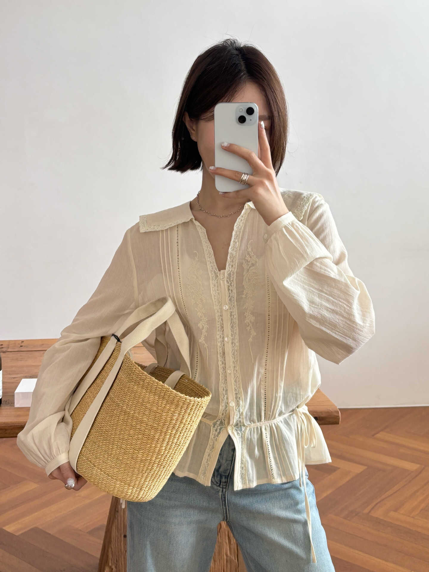 9W07 精緻感蕾絲綁帶翻領襯衫 一色