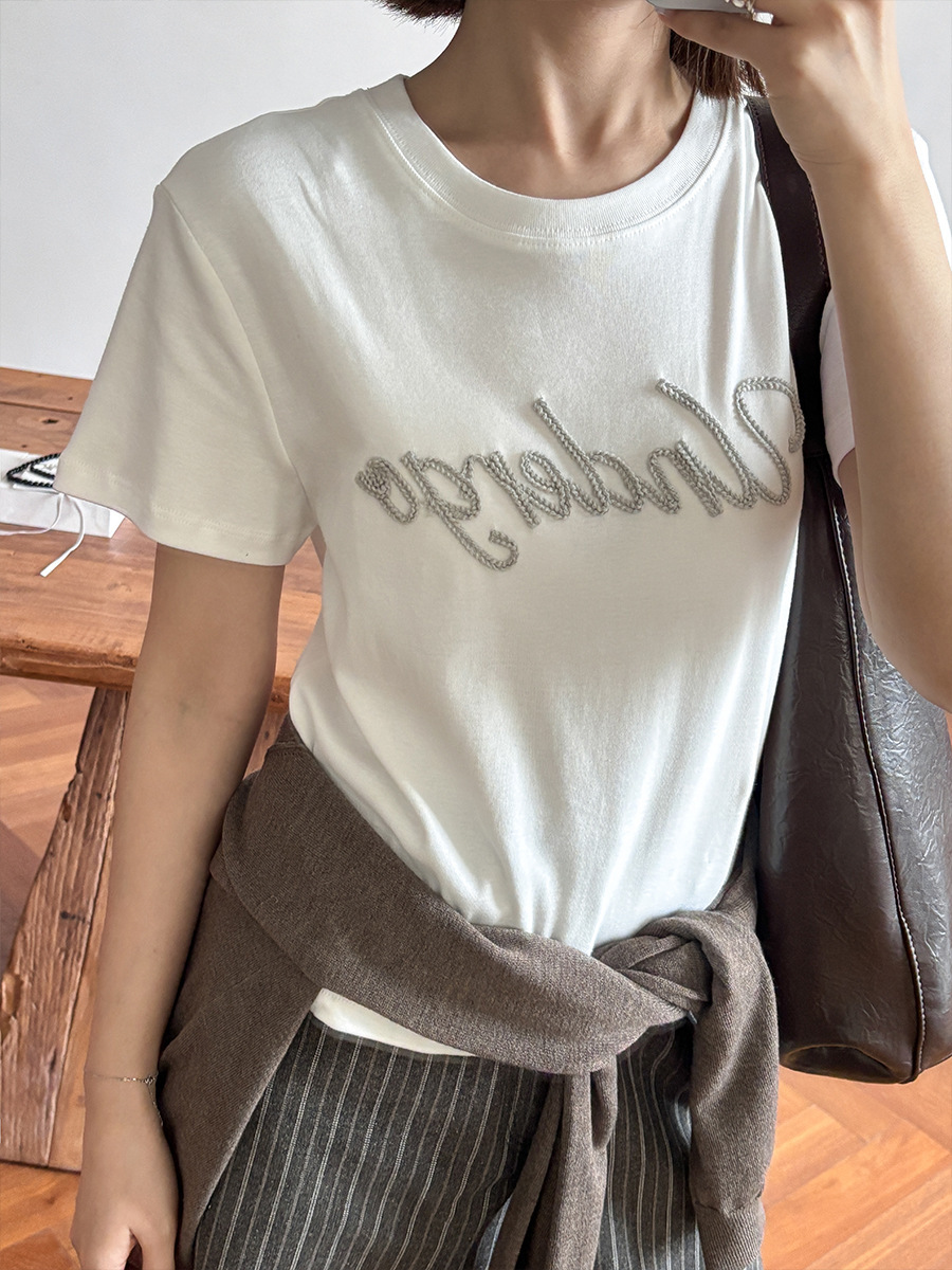 9W06 立體刺繡草寫字母短棉TEE 三色