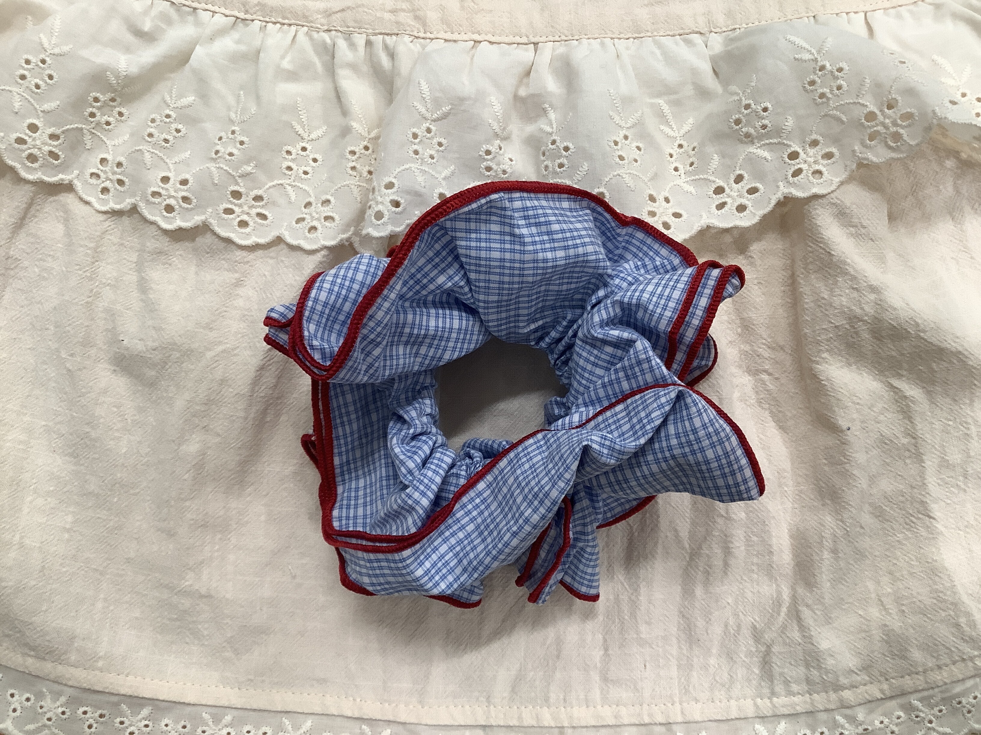 紅邊藍格紋髮圈