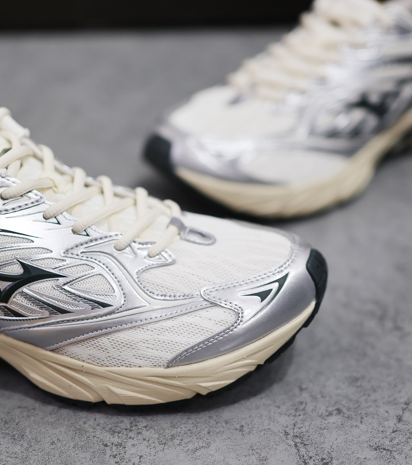 Mizuno FIYI V2 Vintage White Sliver 白銀做舊色 山系 跑鞋 d1gh241511