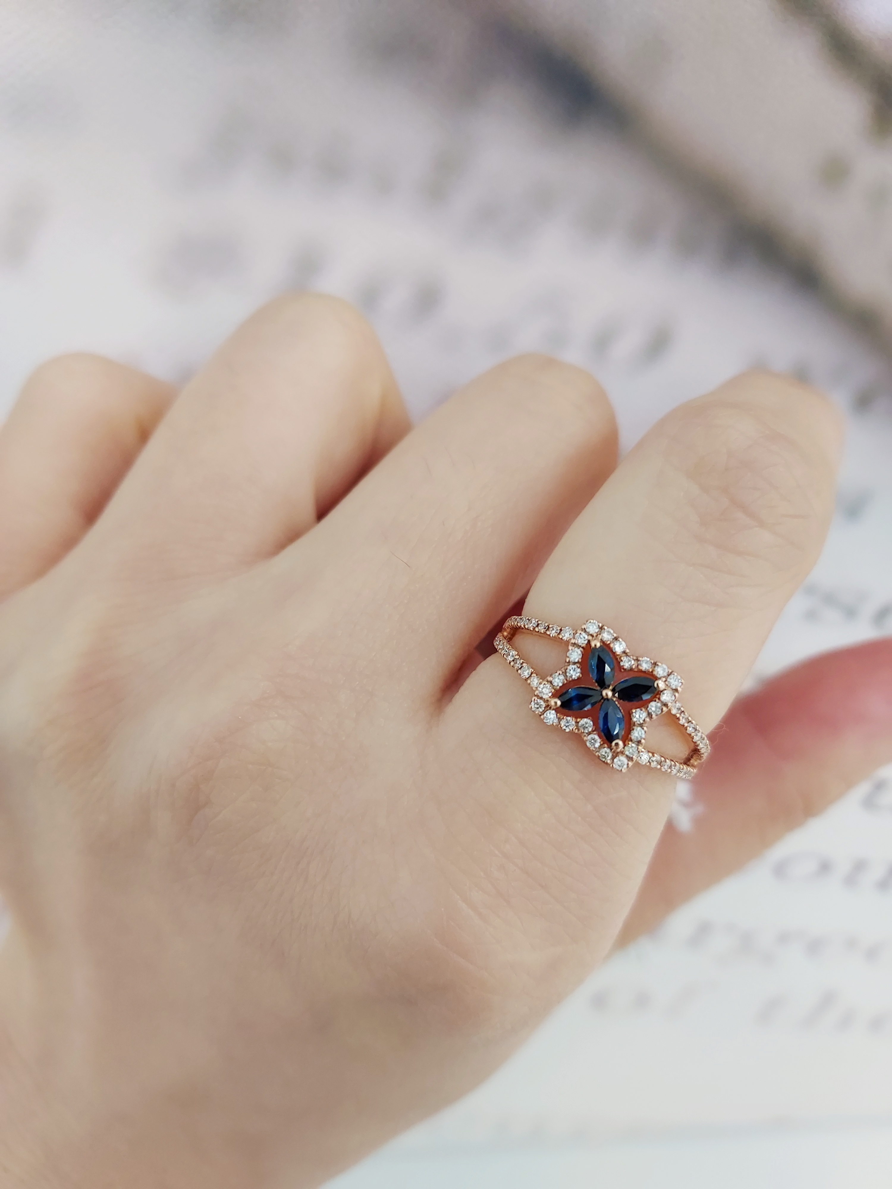 18K玫瑰金天然鑽石藍寶戒指