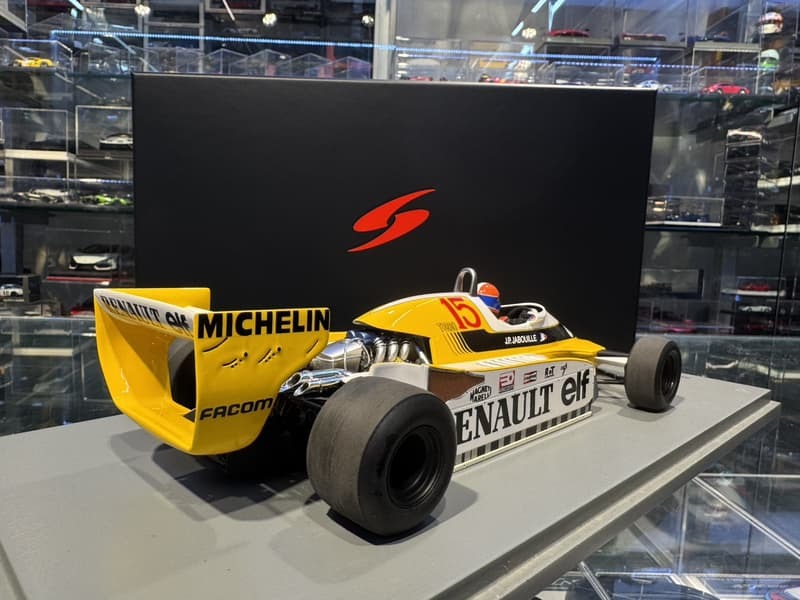 Spark 18S590 Renault RS11 No.15 Winner French GP 1/18