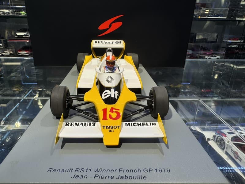 Spark 18S590 Renault RS11 No.15 Winner French GP 1/18