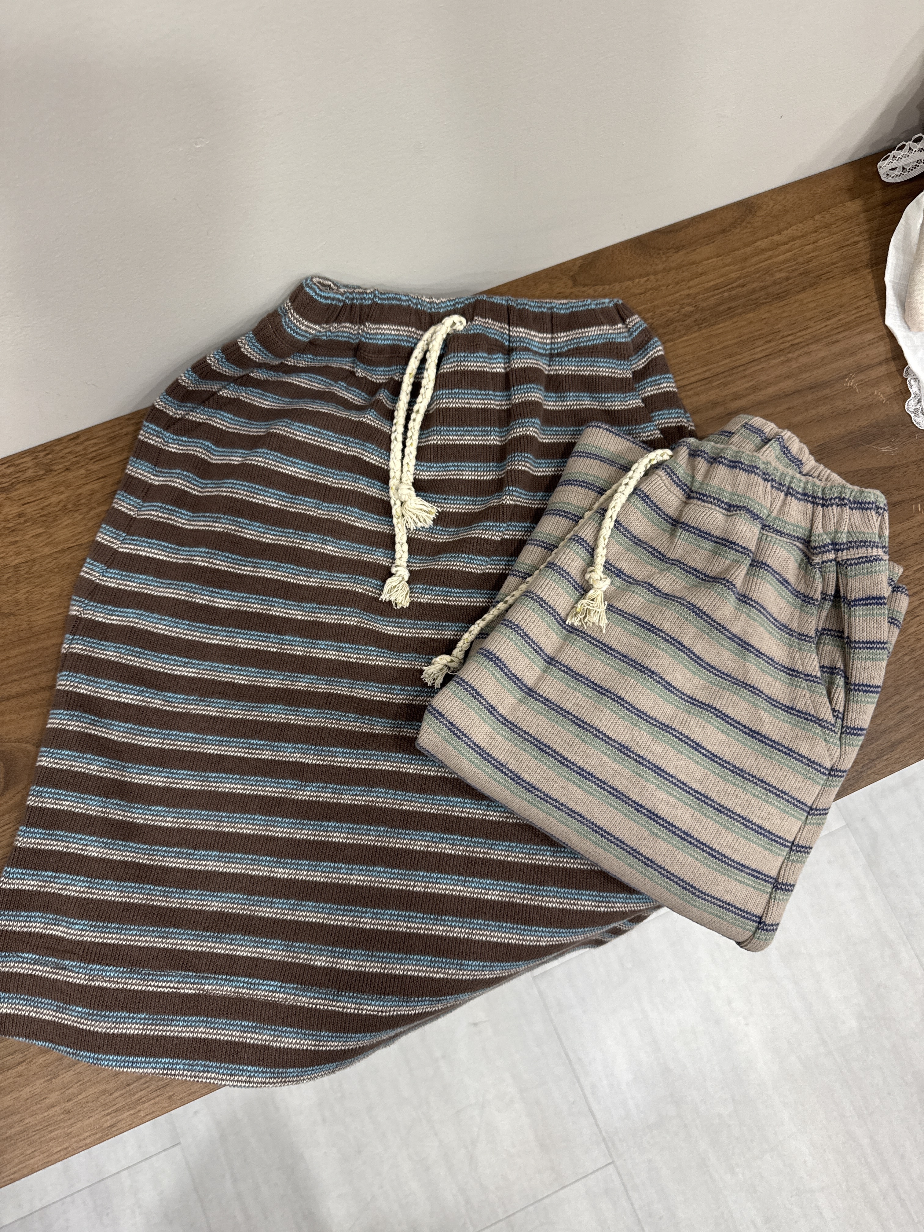 A03083條紋撞色針織裙