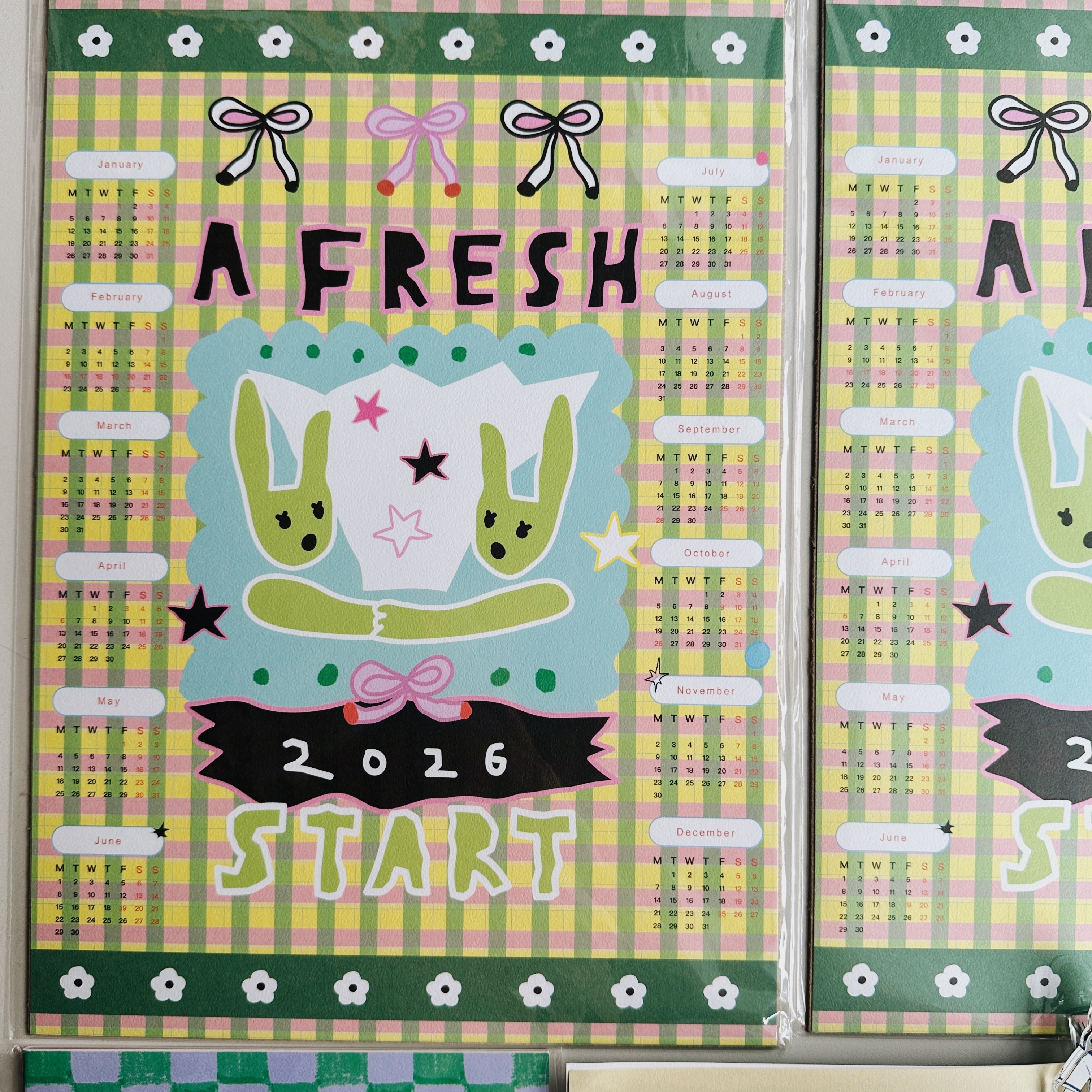 好事發生 2026 兔兔年曆海報 A4｜馬卡龍腳趾