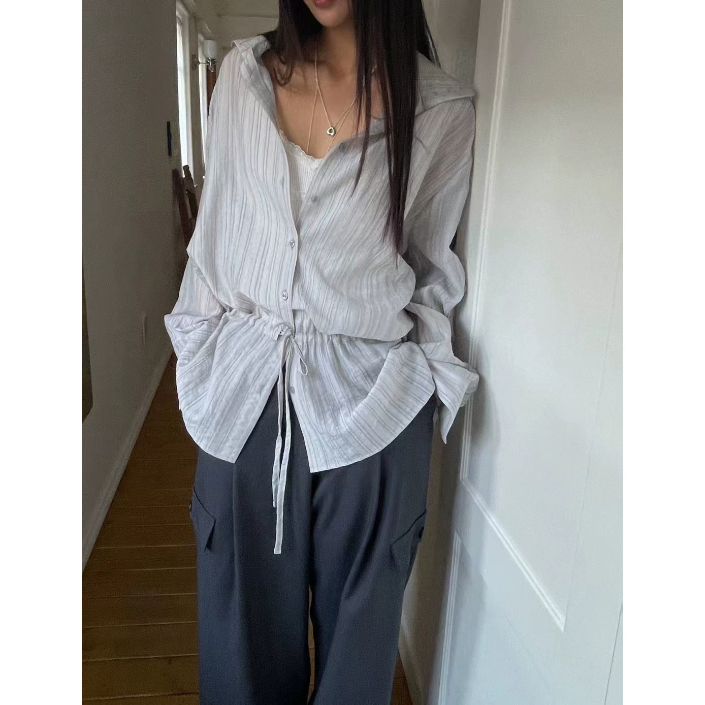 9W02 微透膚感直紋抽繩綁帶襯衫 兩色