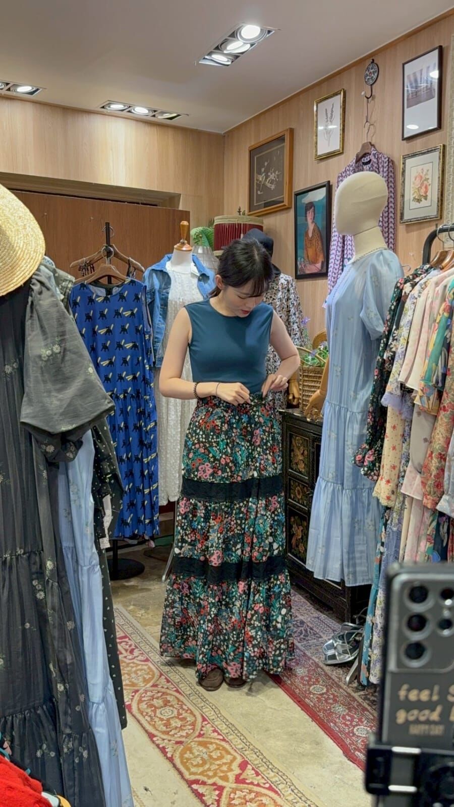 KM5002 繽紛碎花蕾絲拼接傘形半身裙