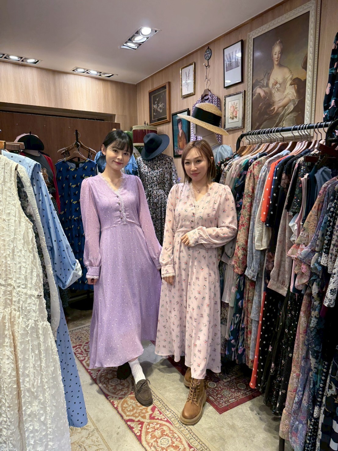 KM5036 開V排扣花花蕾絲邊連身裙