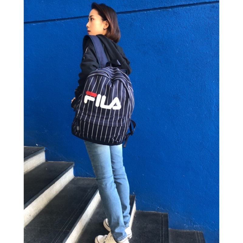 【現貨出清】FILA 復古條紋背包 大LOGO 中型休閒 後背包 白色/深藍色 男女款 BPR1101W