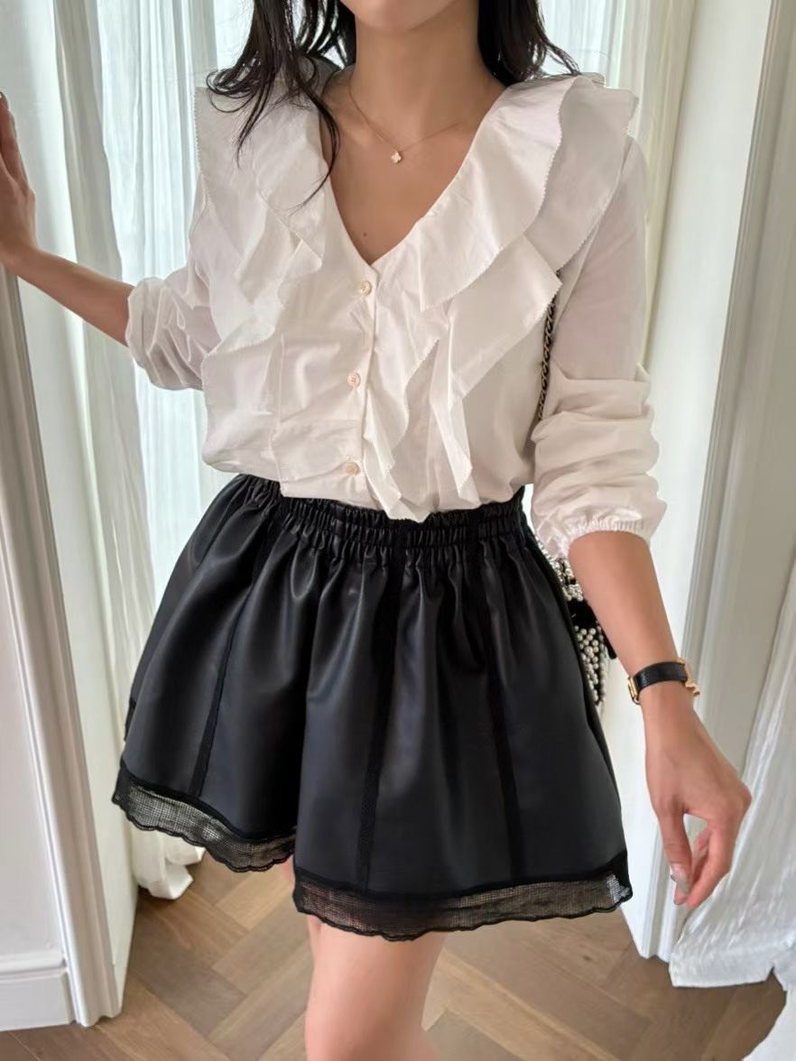 蕾絲滾邊PU短褲