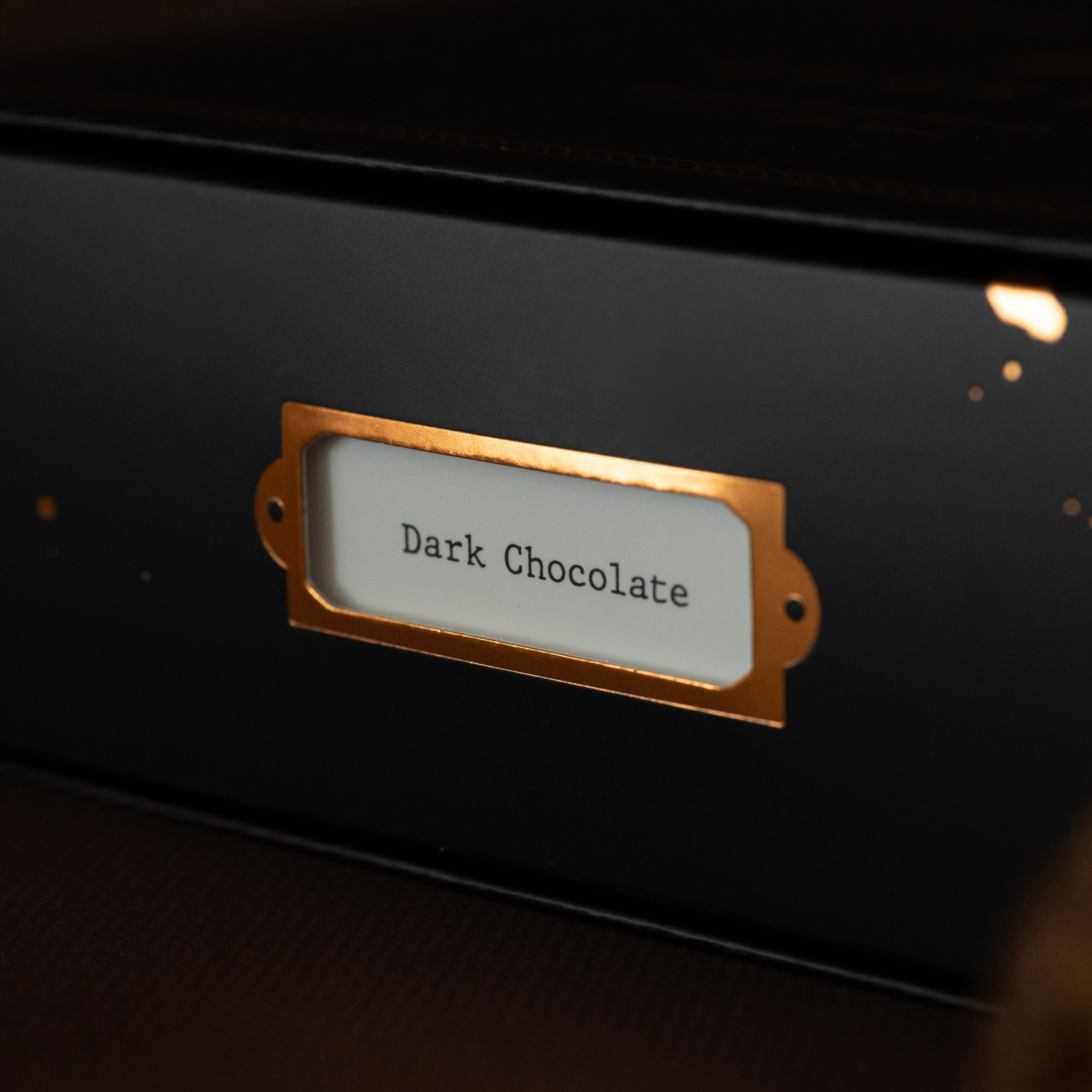 【兩件折50元】《第70號禮盒》黑巧可可奶霜夾心 (10入)