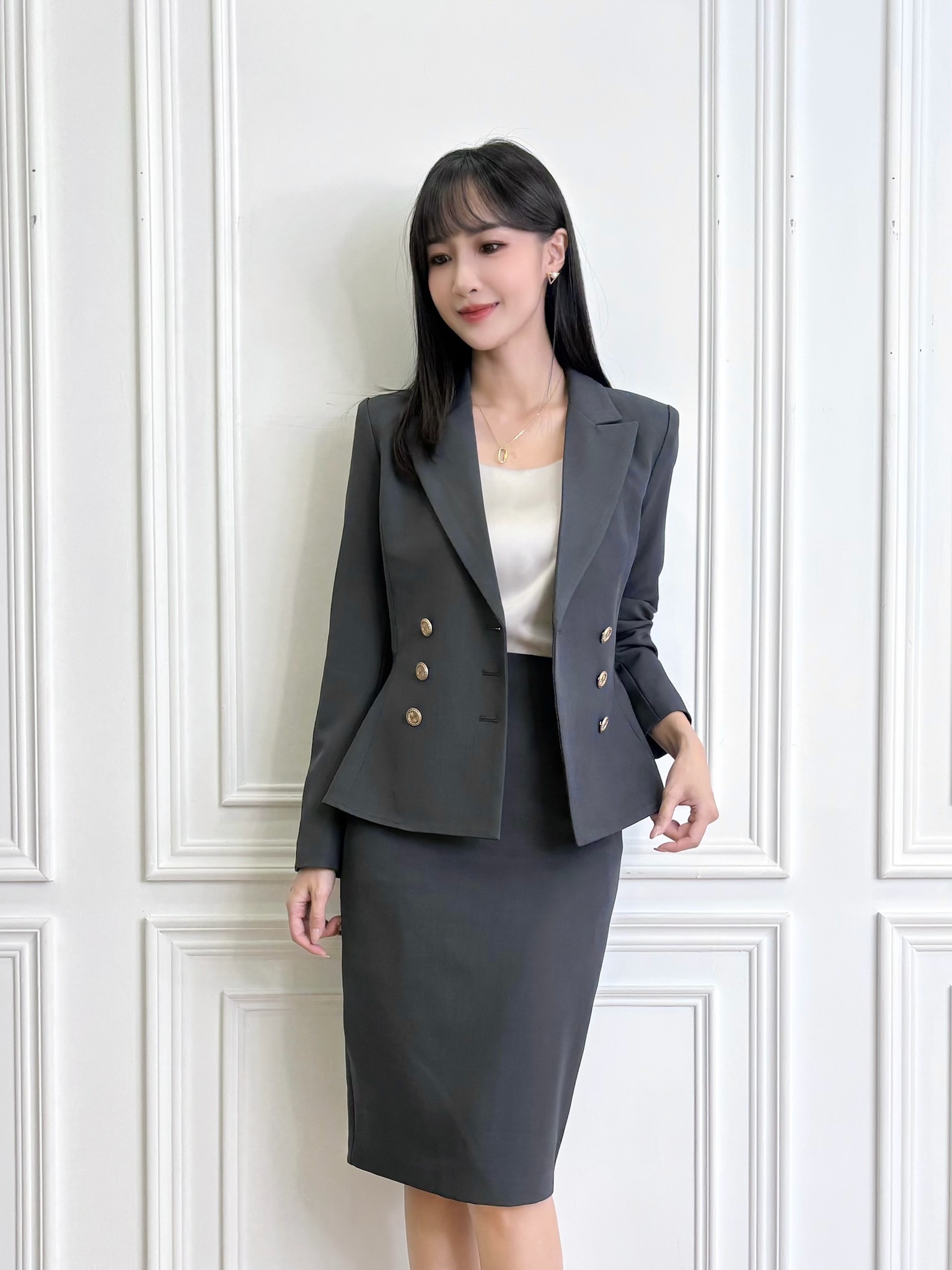 雙排金釦荷葉腰身窄裙套裝-深灰