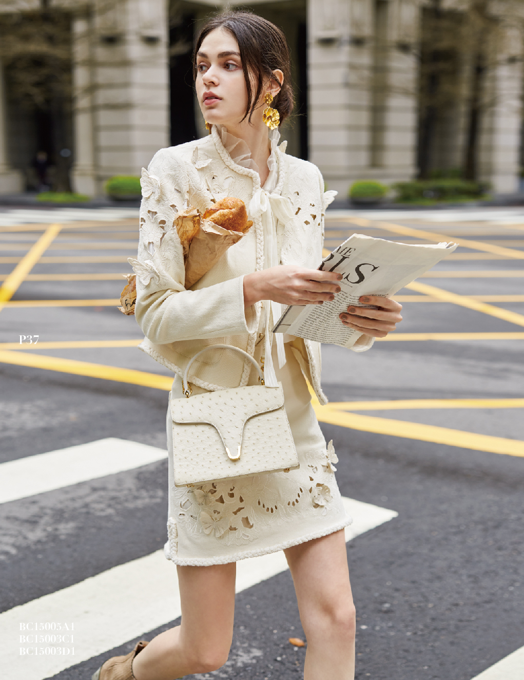 BC15003D1 鏤空重工蝴蝶大孔洞刺繡牛仔香外套