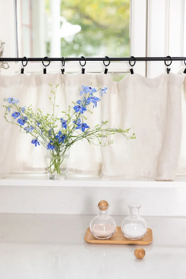 Sagaform-Viva 花瓶,透明色S號,插上鄉間小花,擺在窗台賞心悅目。