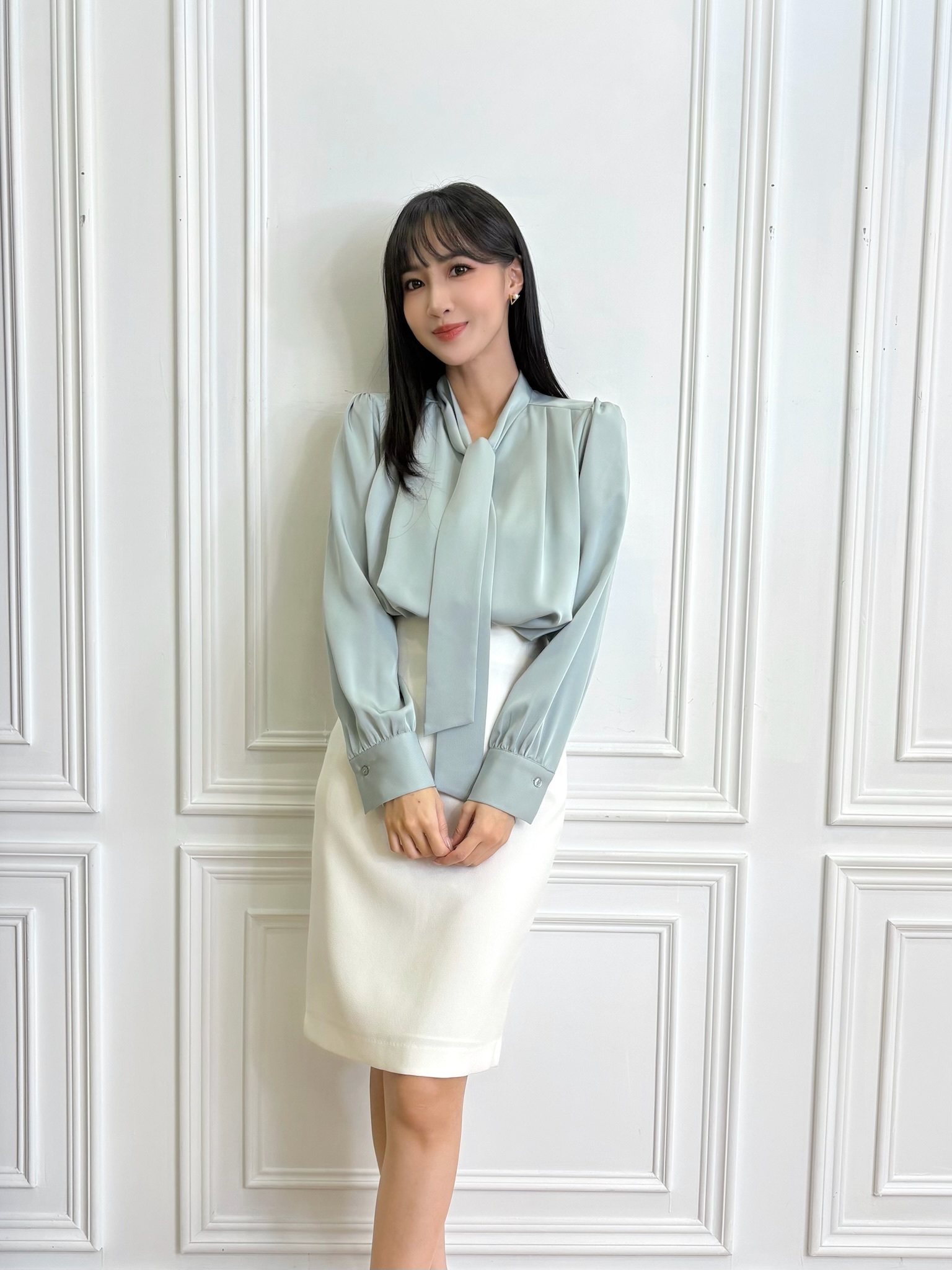 (極舒適)絲滑領巾肩抓褶上衣